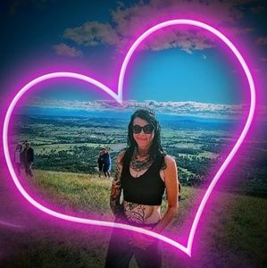 Meet your Posher, Chrissy